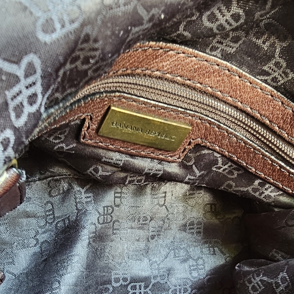 Banana Republic Brown Leather Shoulder Bag with Vintage Appeal - Picture 4 of 5